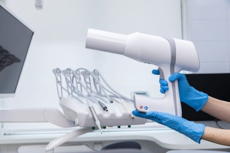 Advanced Dental Imaging Equipment: A Modern Handheld X-Ray Device for Precise Diagnosis in Dental Clinics and Practices